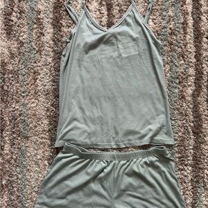 Elegant Women's Pajama Set in Soft Gray
